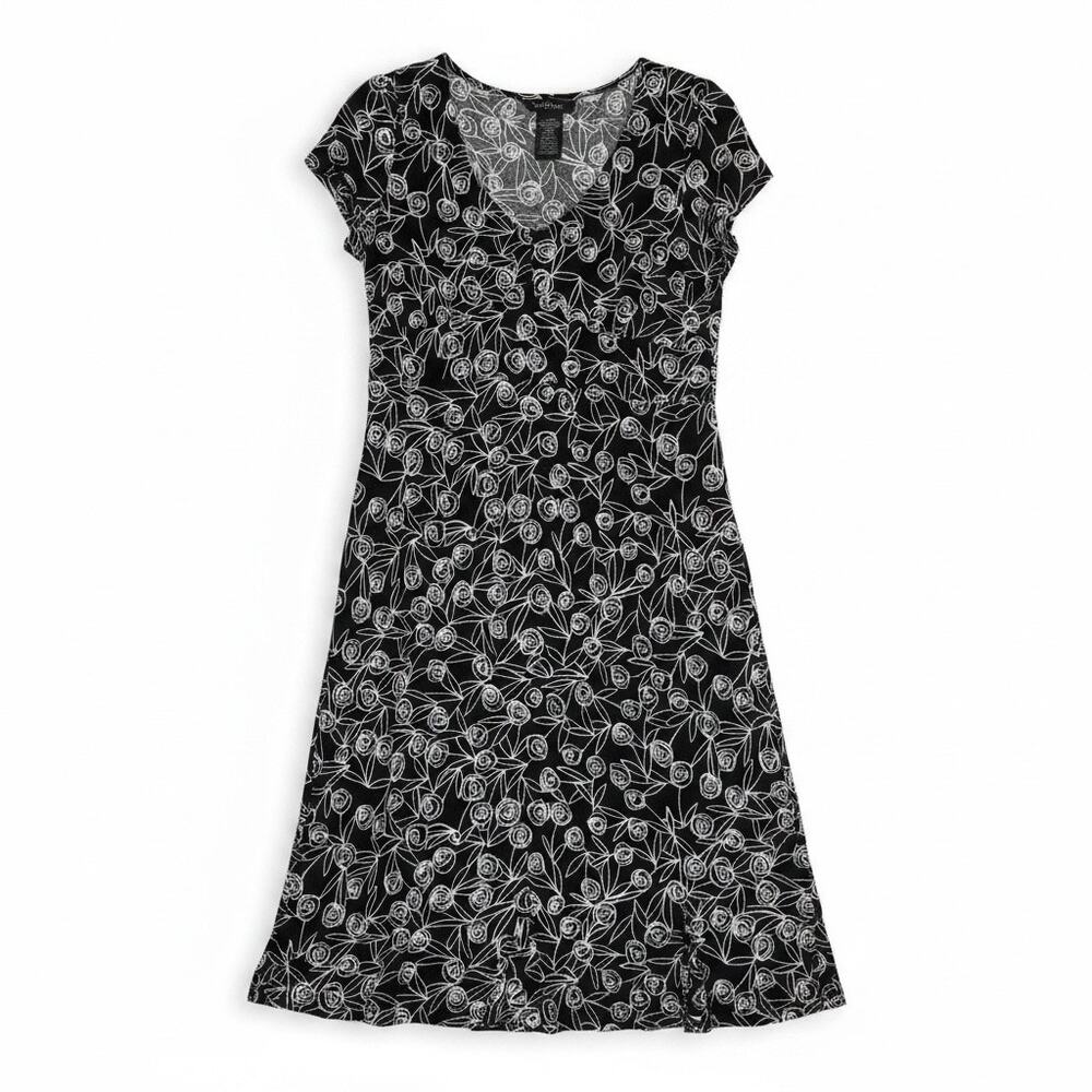 George Stretch Sz M shortsleeve fit flare dress black white floral pattern | EUC